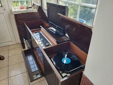 meuble radio marque grunding en etat de marche