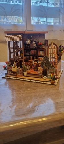 Miniature bibliothèque - la,