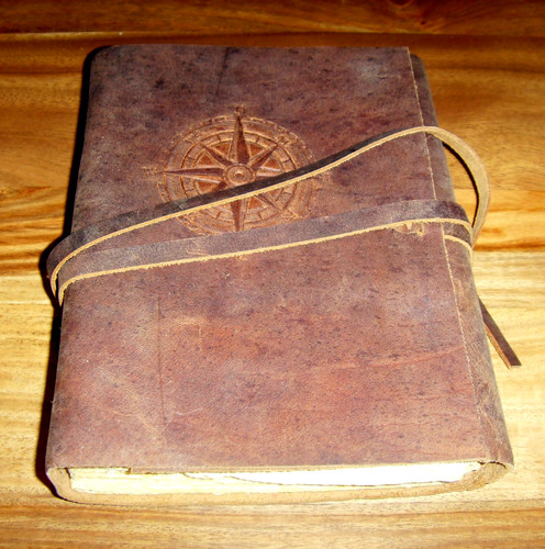 Livre relié cuir - ,, feuilles