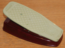 vintage PEDALE de MACHINE à COUDRE suisse TURISSA NOVOMATIC pak 5805 en BAKELITE