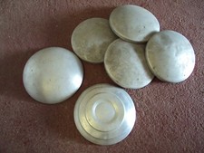 AUTOMOBILE ANCIENNE LOT D'ENJOLIVEURS DE VOITURE DES ANNEES 1950-1960 PIECES AUT