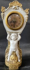 Petite Pendulette Style Comptoise Au Putti Porcelaine Biscuit Doré Circa 1900´s