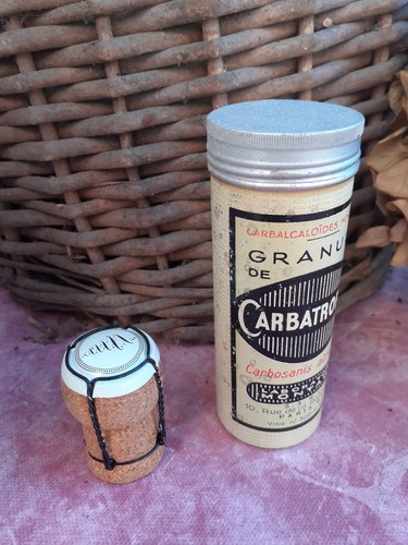 Boîte pharmacie ancienne
