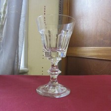 verre a vin en cristal taillé