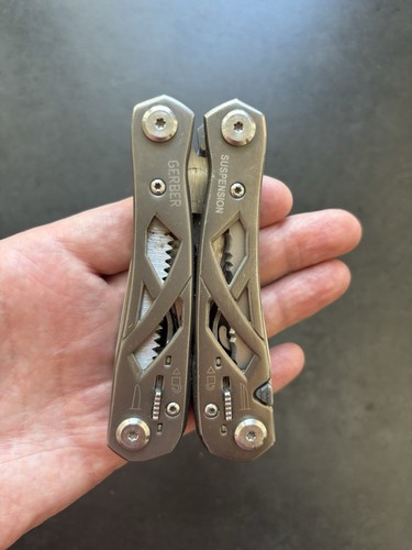 Couteau multifonctions pince - couteau,