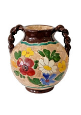 Vase fleuri à anse signé