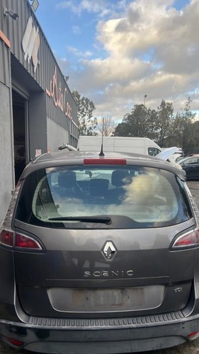 Malle hayon arriere renault - malle/hayon,