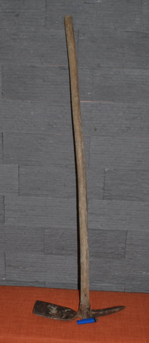 Outil ancien pioche - -,