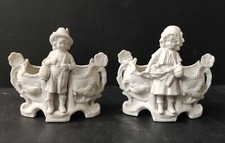 COUPLE D'ENFANTS  BOUQUETIERE BISCUIT BLANC NUMEROTE XIXé