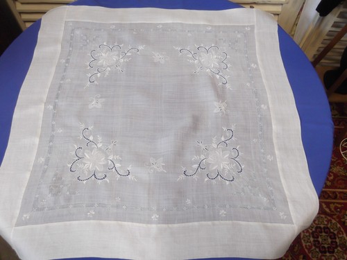 Nappe brodée ancienne - nappe,