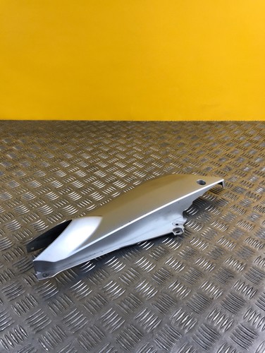 Carénage sous selle gauche - selle,