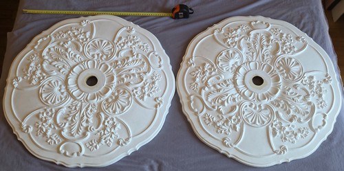 Lot rosaces plafond à - de,