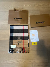 Écharpe à rayures anglaise en cachemire beige camel Burberry classique