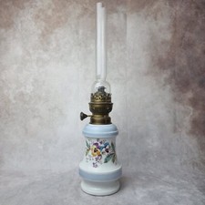 Lampe à Huile Ancienne – Porcelaine à Pensées – Bec Matador 15''' – Début XXe