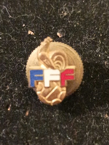 Pin insigne vis fff - À,