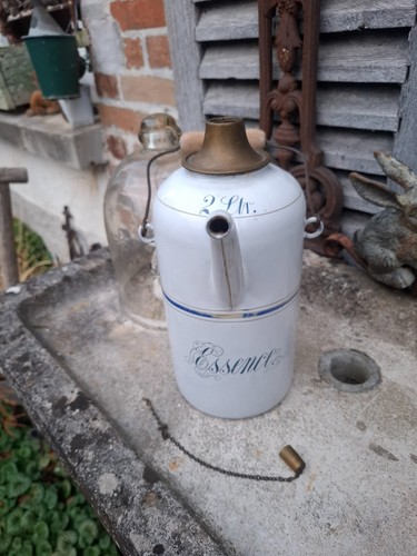 Ancien bidon essence - à,
