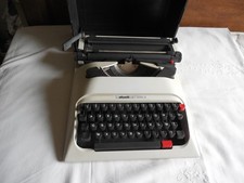 MACHINE A ECRIRE OLIVETTI