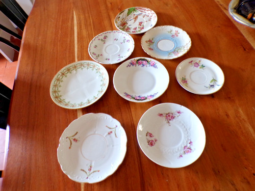Lot petites assiettes - 8, /