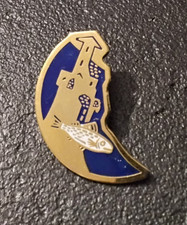 Pin’s Nature Mer Poisson Phare en Forme de Quartier de Lune Vintage Rare (1572)