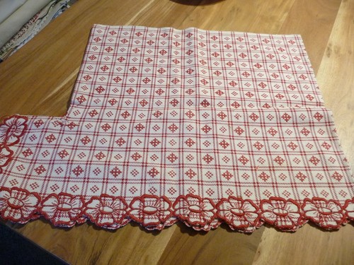 Linge ancien dessus meuble - linge,