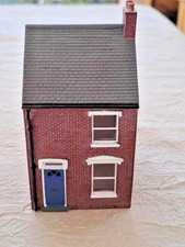 Maison à l'échelle OO/HO. Porte à gauche