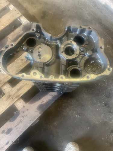 Kubota v3307 engine block - 3.3,