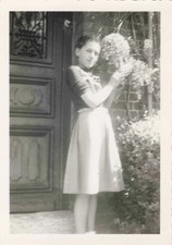 ANCIENNE PHOTOGRAPHIE FILLETTE PREND LA POSE