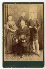 PHOTO CABINET GABORIT Fontenay le Comte, portrait d'une famille éventail chapeau