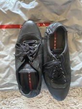 basket noire en cuir  prada