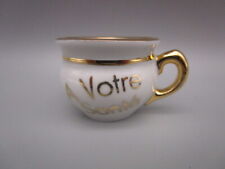 Tasse-pot de chambre miniature