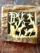 Très rare, magnifique broche vénerie chasse en corne sculptée,fin XIXe début XXe