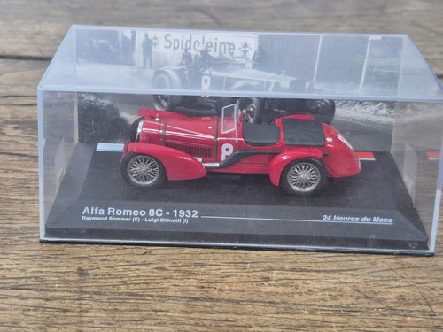 Voiture miniature alfa romeo - miniature,