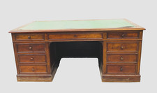 bureau plat regency à caissons et tirettes en placage d'acajou  . XIX siècle .