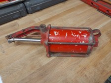 ancienne pompe a eau grillot