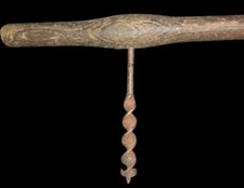 ANCIENNE VRILLE MANUELLE DE CHARPENTIER (PERCAGE POUTRES A CHEVILLE BOIS)