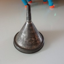 SIF   France  1  entonnoir  fer blanc   1  vintage car funnel      rare