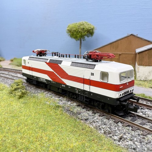 Locomotive électrique 243