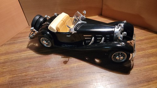 Burago mercedes benz - 550k, 1/18