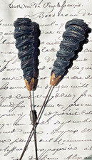 Paire d'aiguilles à chapeau