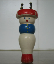 Jouet ancien Tricotin en bois peint Tricot