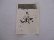 PHOTOGRAPHIE ANCIENNE HIVER 1949 ENFANT ET SON JOUET ANCIEN LUGE