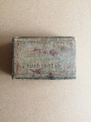 Boîte plumes blanzy poure - boîte,