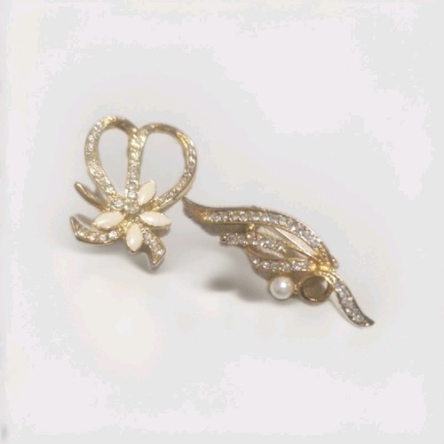 Lot broches don une signé - lot,