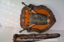 décoration murale Bouclier  épées, style médiéval + dague coupe papier avec étui