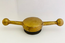 Ancien bouchon de radiateur en bronze à barre mascotte automobile dogbone