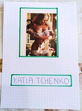 AUTOGRAPHE DE KATIA TCHENKO SUR COUPURE DE PRESSE COLLEE SUR BRISTOL 15 x 21 cm