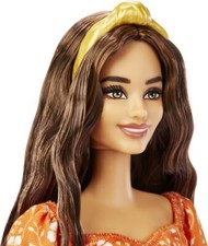 Poupée Barbie Longue Chevelure Brune Ondulée Bandeau Imprimé Fleurs Orange Robe