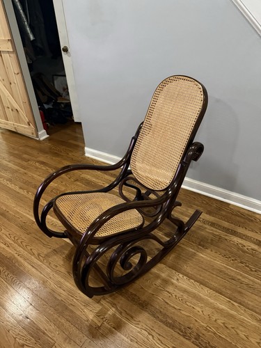 Bentwood rocking chair - ,