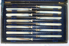 9 COUTEAUX À FROMAGE OU DESSERT MANCHES NACRE FIN XIXè DÉBUT XXè