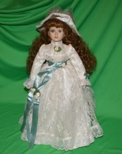 POUPÉE en porcelaine cheveux